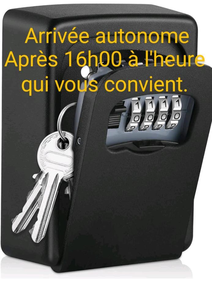 Maison Entiere Avec Parking, Garage Et Jardin Montlucon Exterior photo