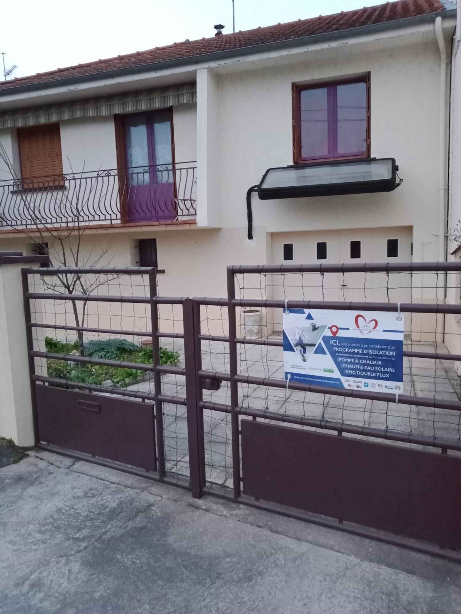 Maison Entiere Avec Parking, Garage Et Jardin Montlucon Room photo
